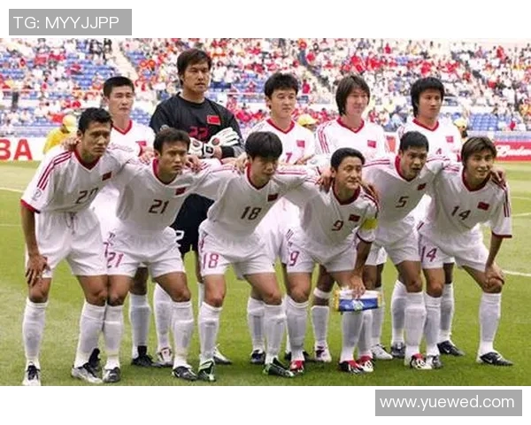 中国足球明星亲笔签名全收录珍藏版图集 见证球员风采与荣耀瞬间