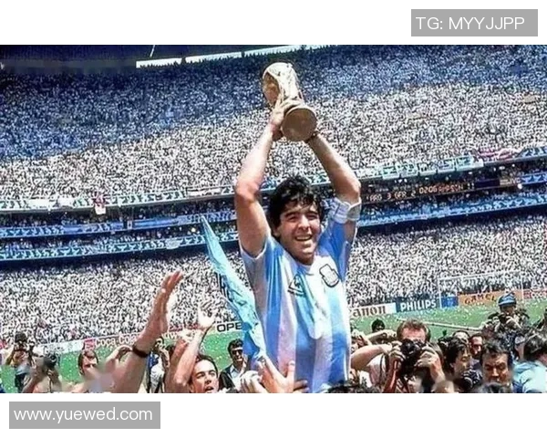 足球巨星巅峰时刻:那些改变历史的经典瞬间与传奇表现 足球巨星巅峰时刻:那些改变历史的经典瞬间与传奇表现