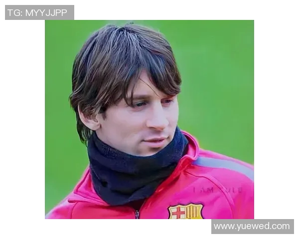 足球历史上十大传奇球星的巅峰之路与辉煌瞬间解析